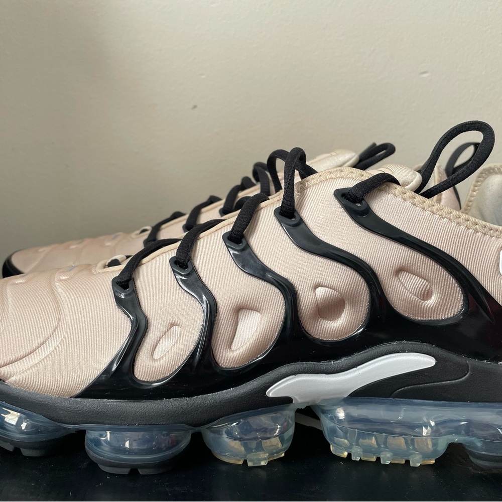 NIKE VAPORMAX PLUS